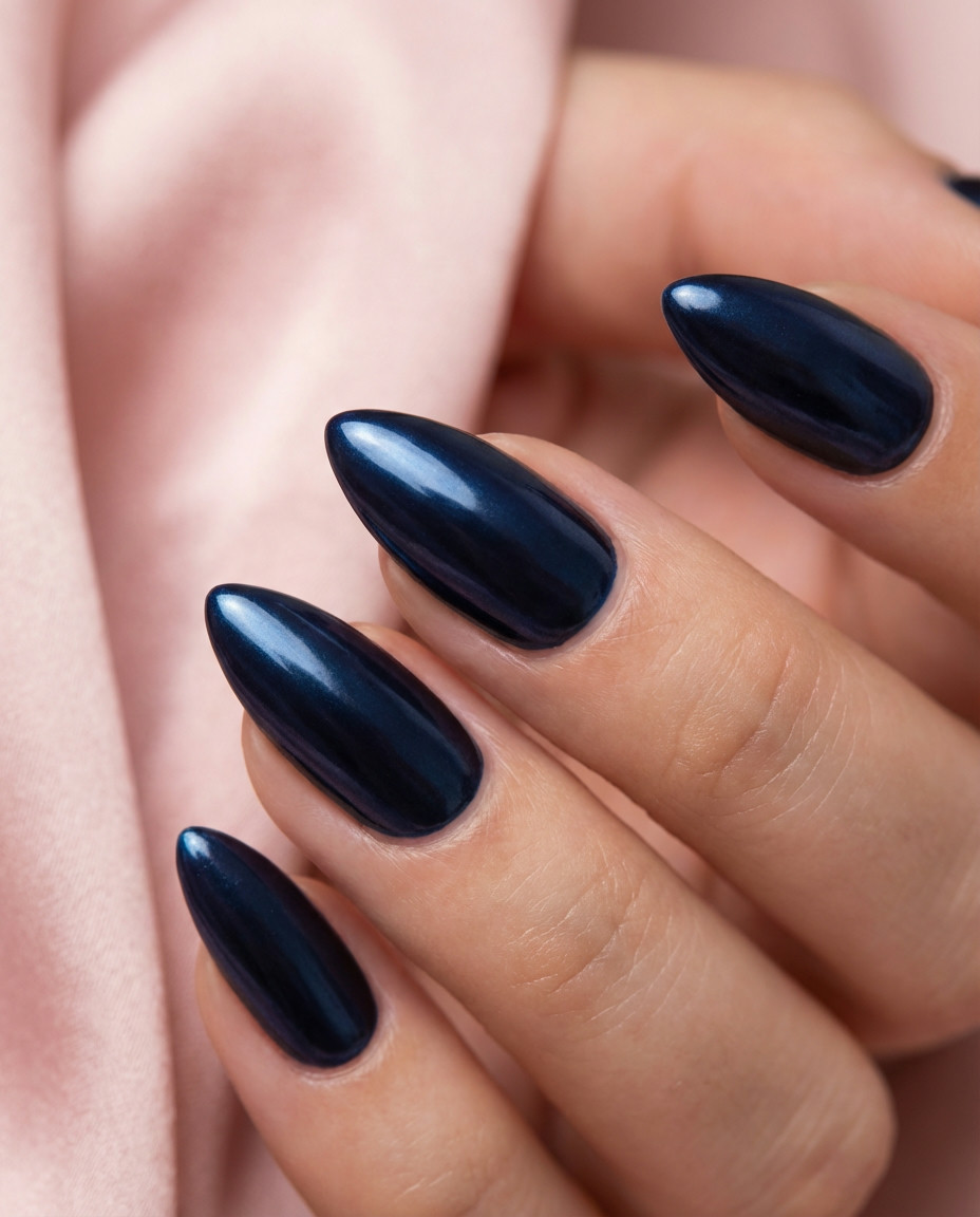 Gracious Navy Blue Nails with a Pristine Sheen