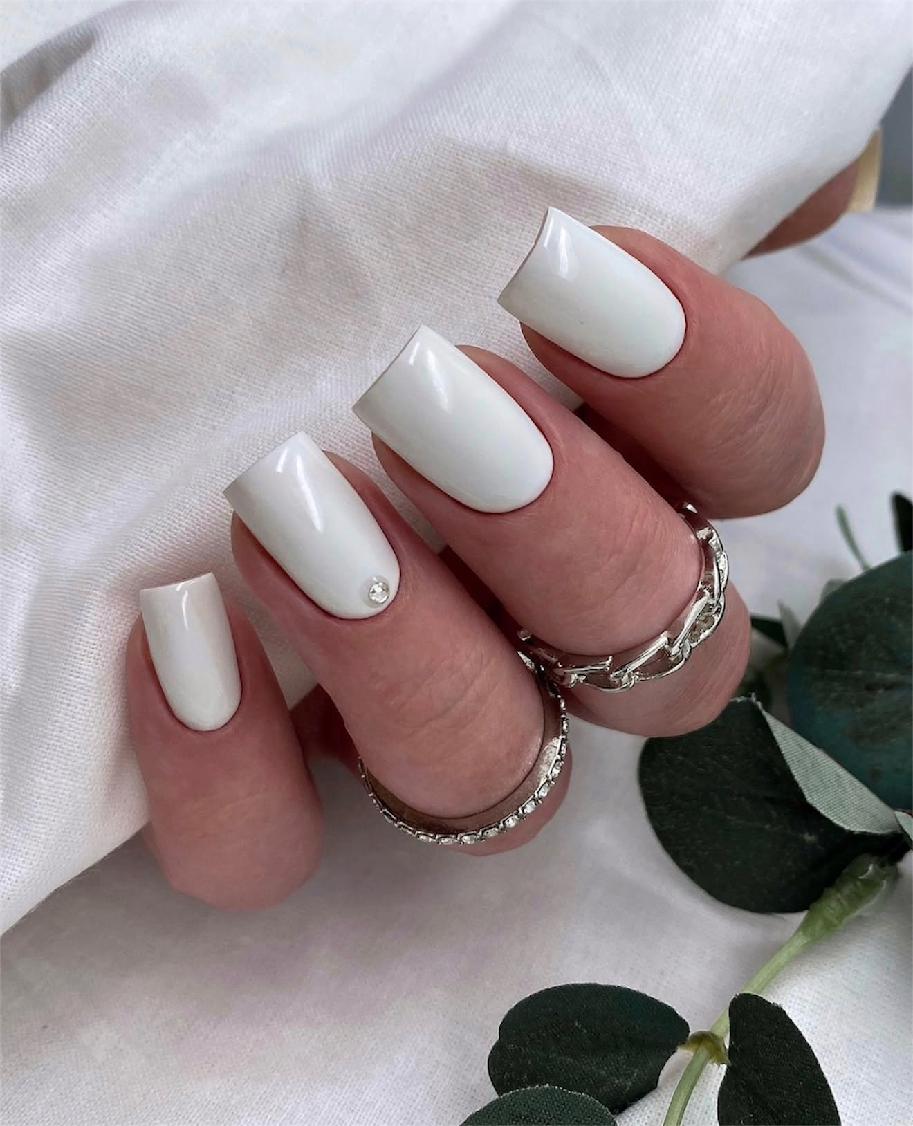 Classy White Solo Gem Square Nails