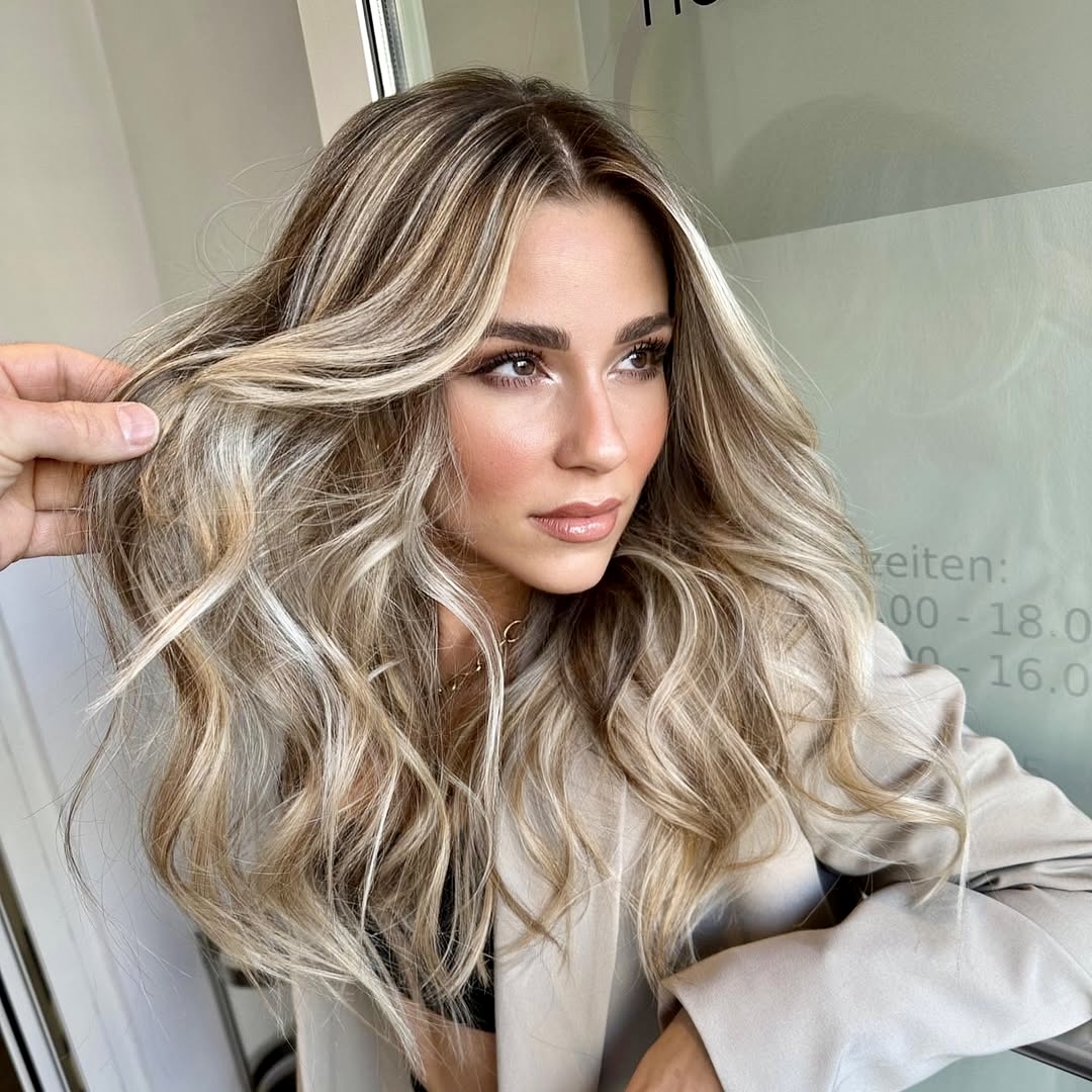 Dimensional Blonde Layers With Voluminous Waves