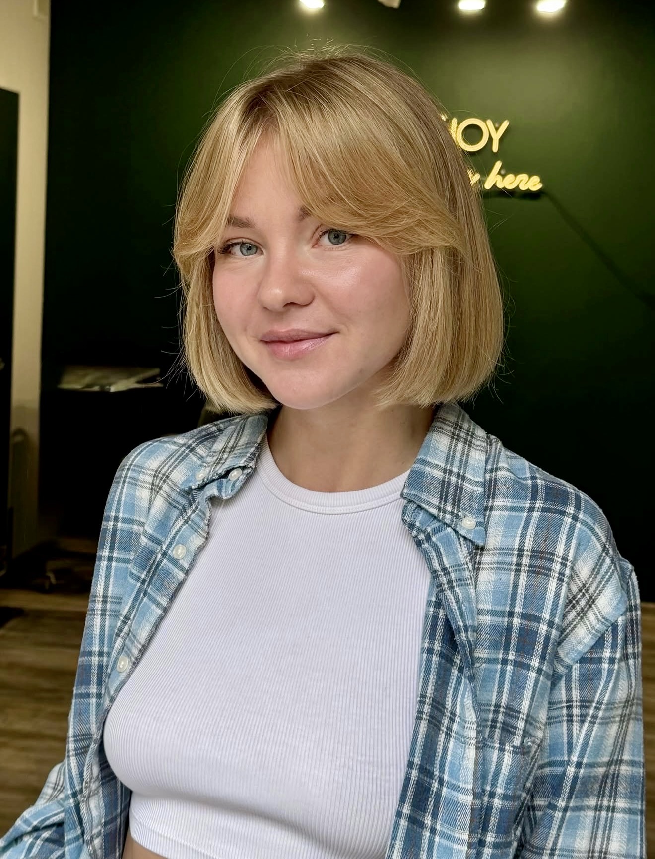 Effortless Honey Blonde Bob With Face Framing Layers