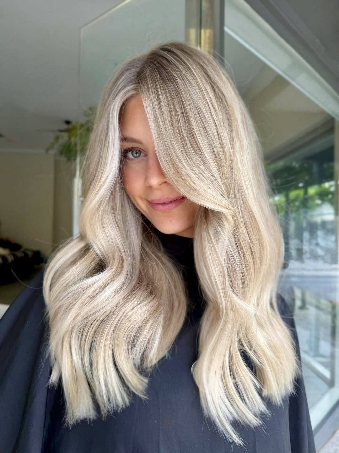 Glamorous Wavy Platinum Blonde With Delicate Root Shadow