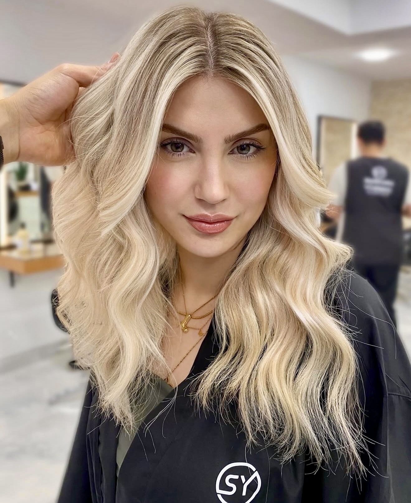 Lived-In Honey Blonde Waves With Face Framing Layers