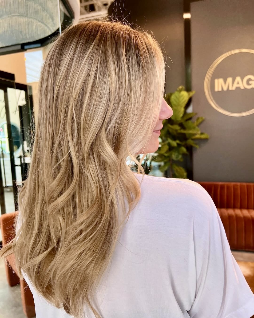 Long Wavy Lived-in Blonde With Shadow Root
