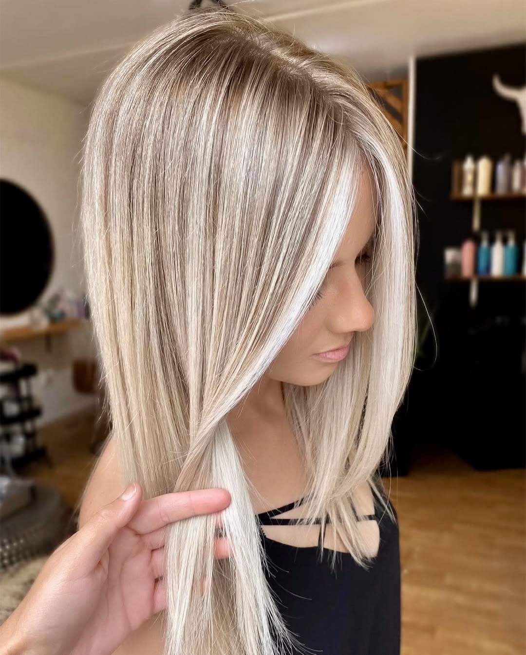 Platinum Blonde Layers With Subtle Dimension
