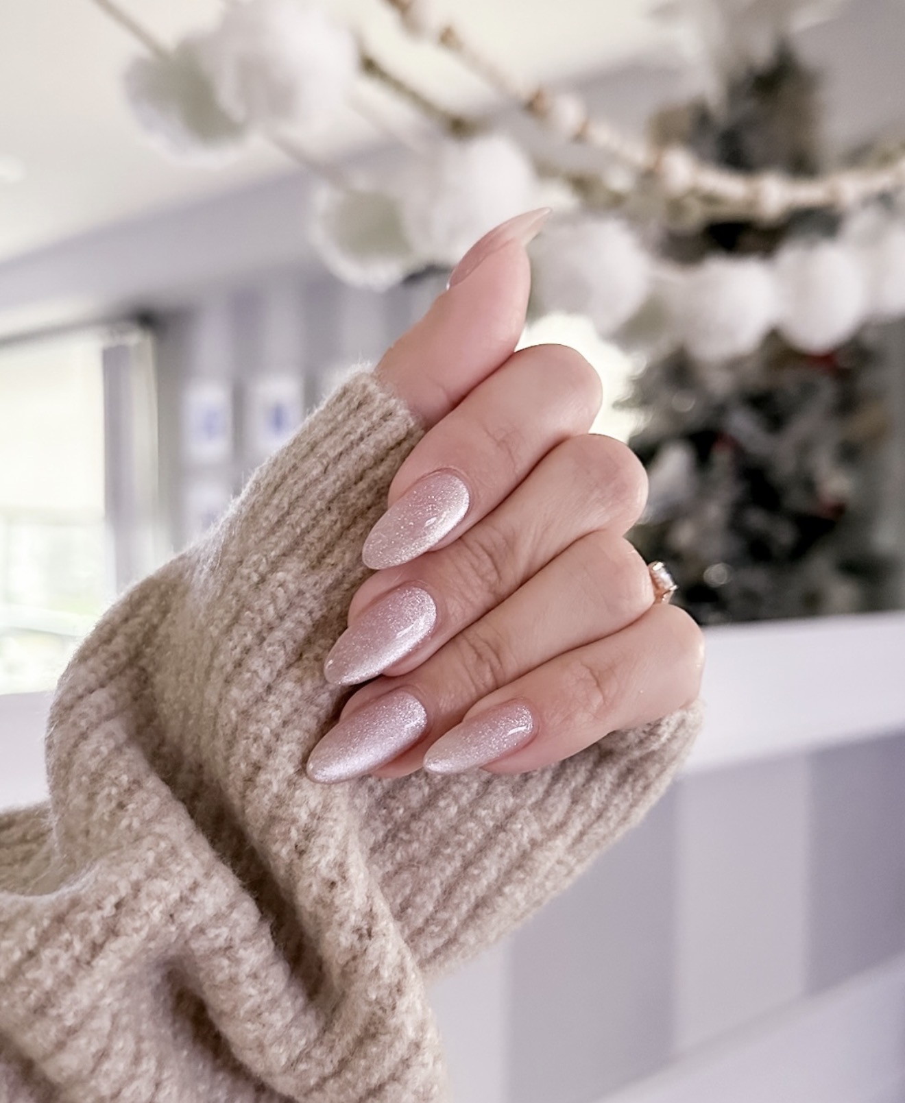 Shimmering Champagne Cat Eye Almond Nails