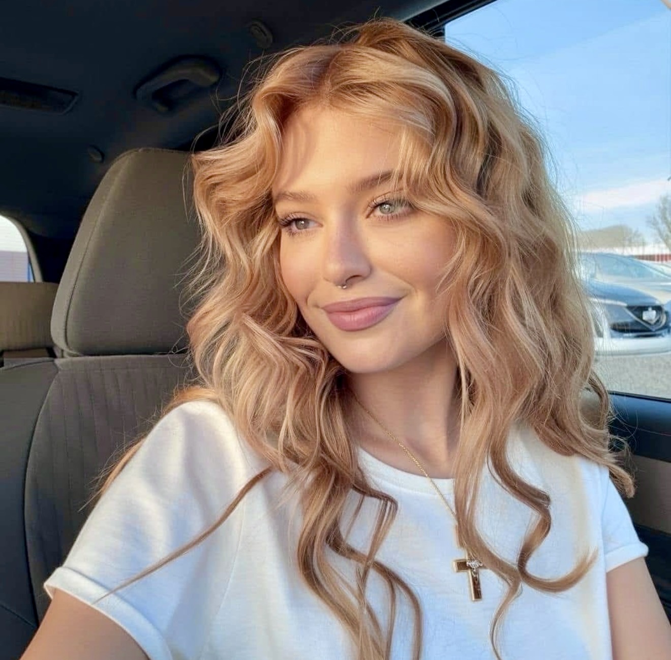 Sun-Kissed Honey Blonde With Loose Waves