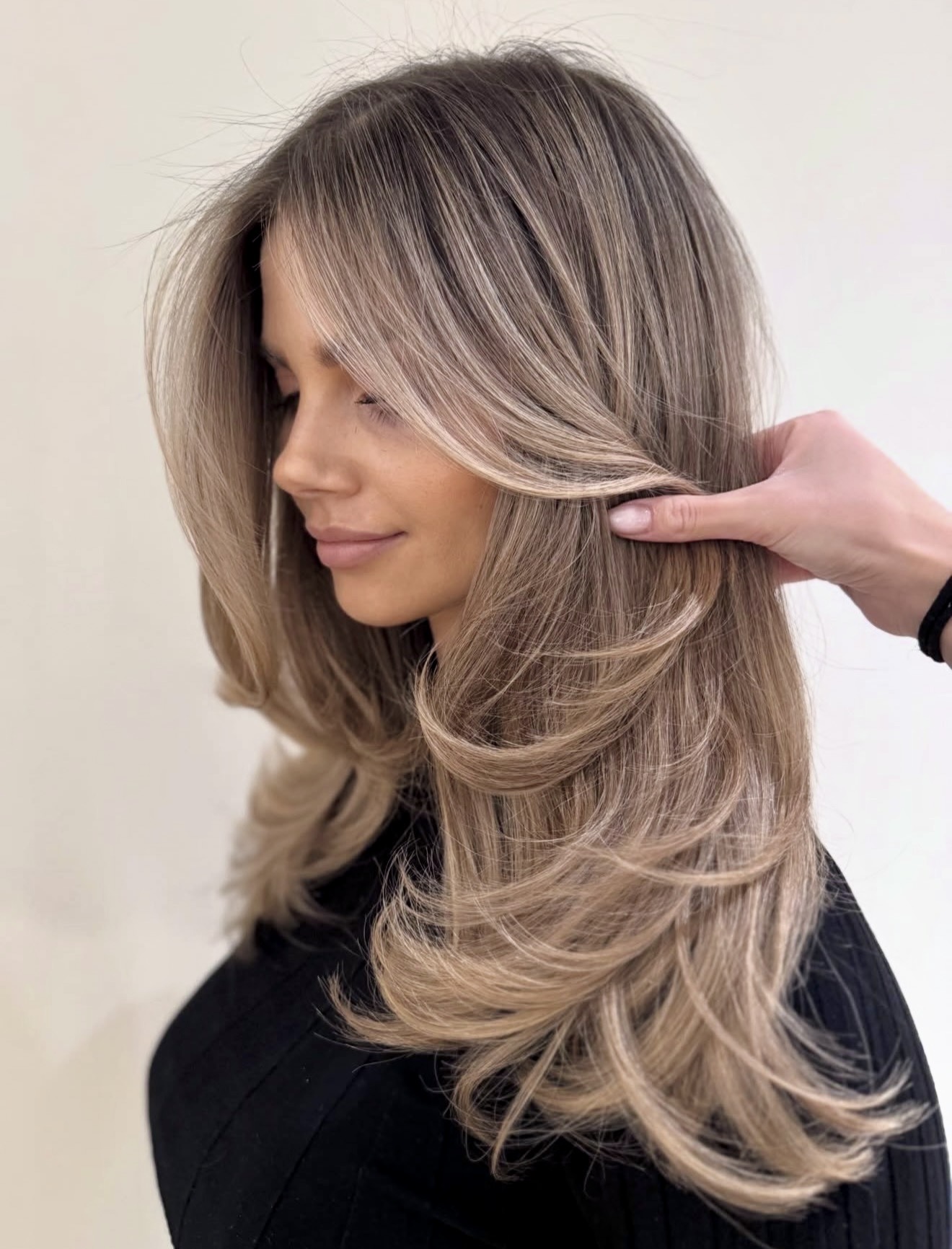Voluminous Bronde Layers With Face-Framing