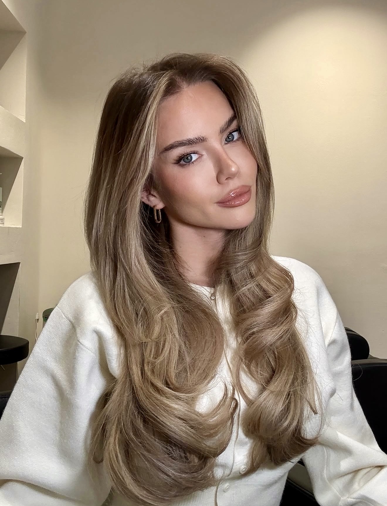 Beachy Bronde Waves With Face-Framing Layers
