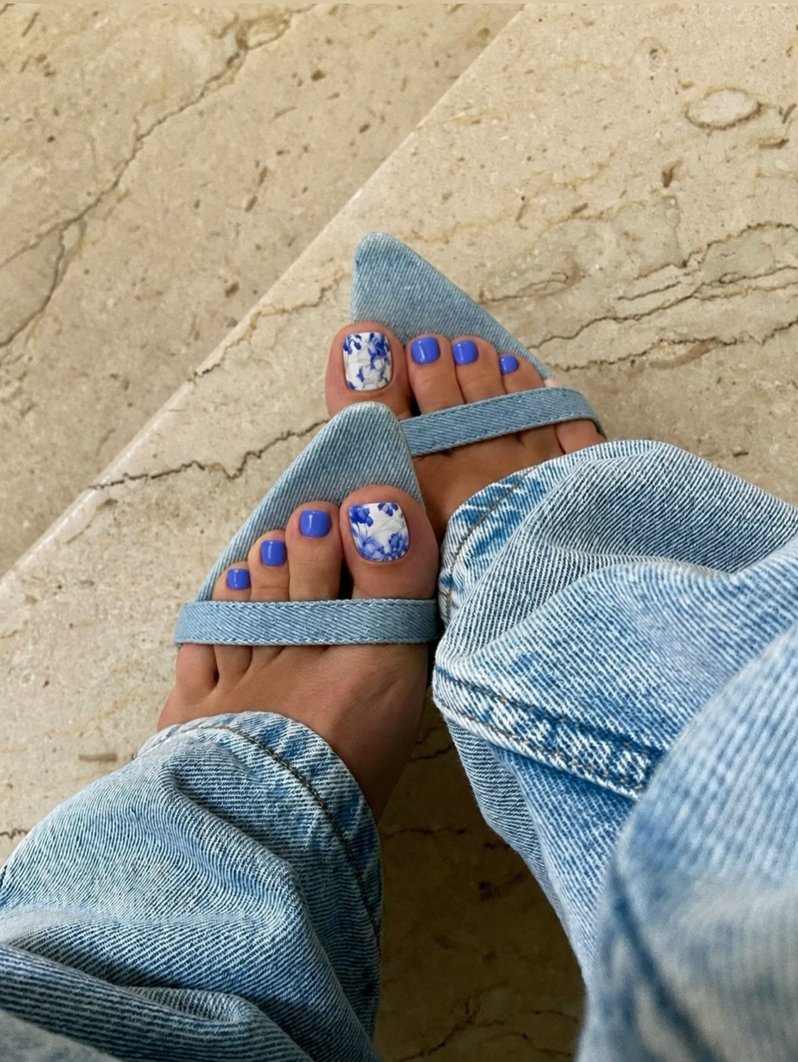 Blue Floral Accent Toenails with Periwinkle Base