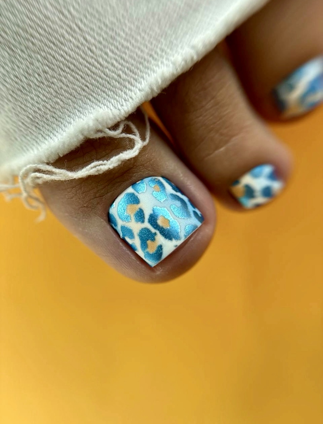 Blue Leopard Print Summer Pedicure