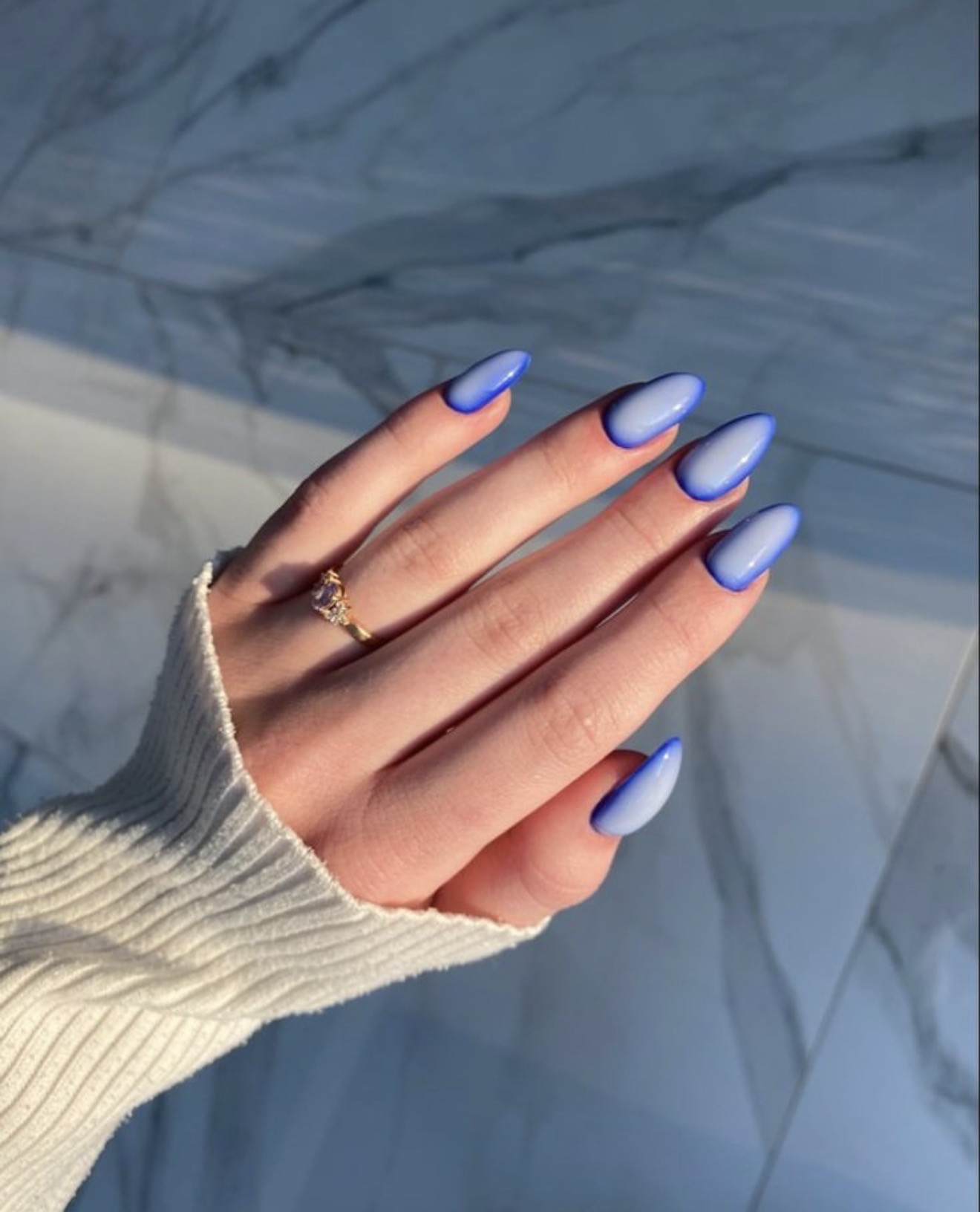 Blurry Gradient Aura Almond Nails
