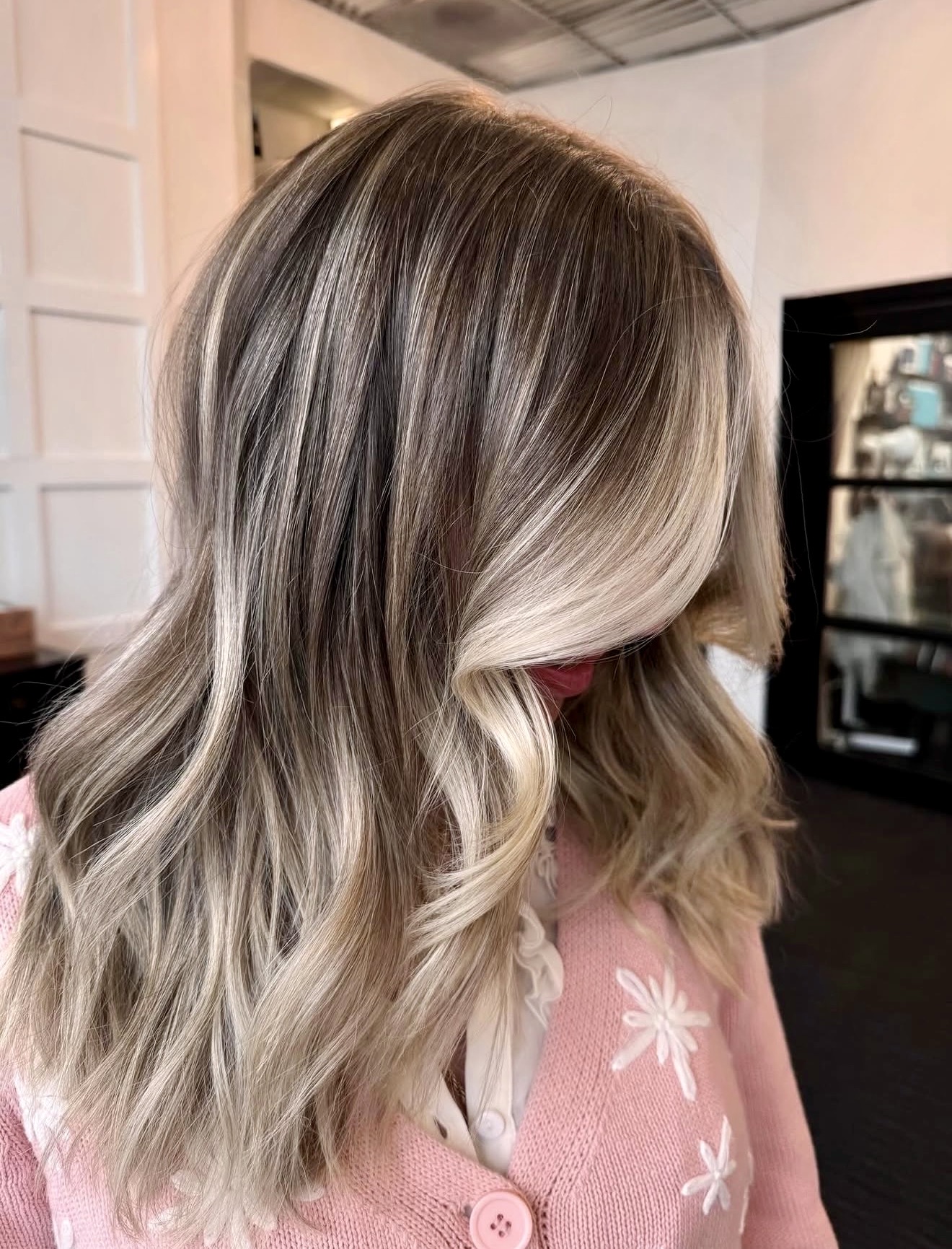 Bronde Beach Waves With Face-Framing Layers