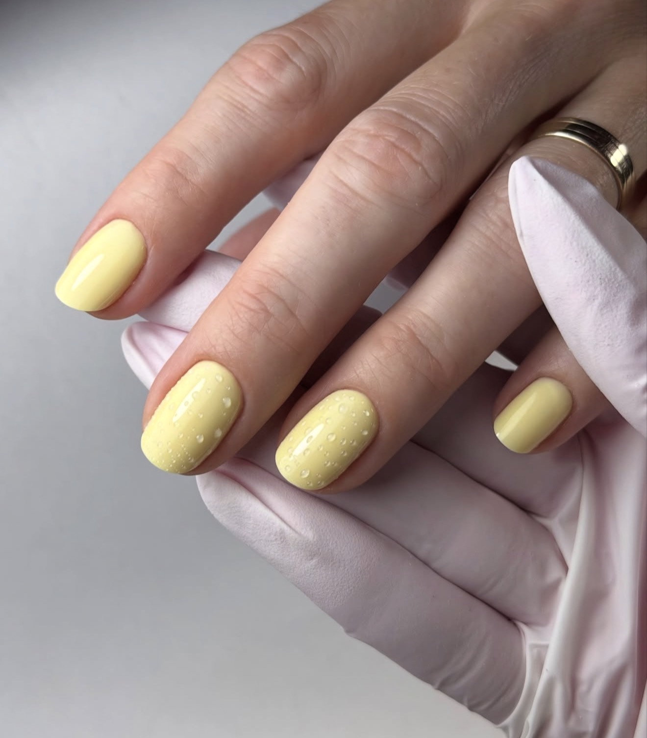 Butter Yellow Dew Drop Short Oval Nails