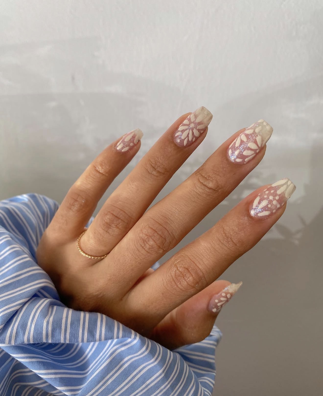 Daisy Flower White & Glitter French Tips