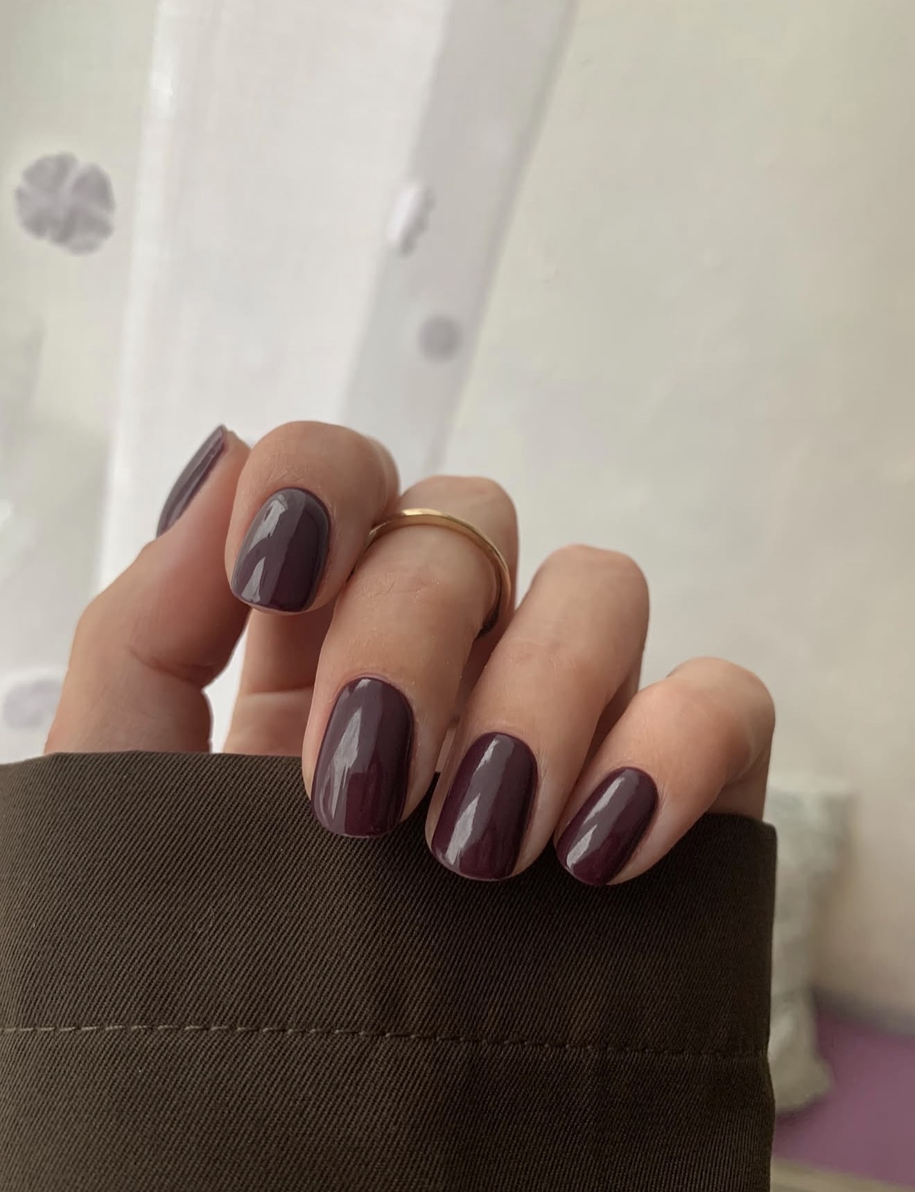 Deep Cherry Mocha Glossy Oval Nails