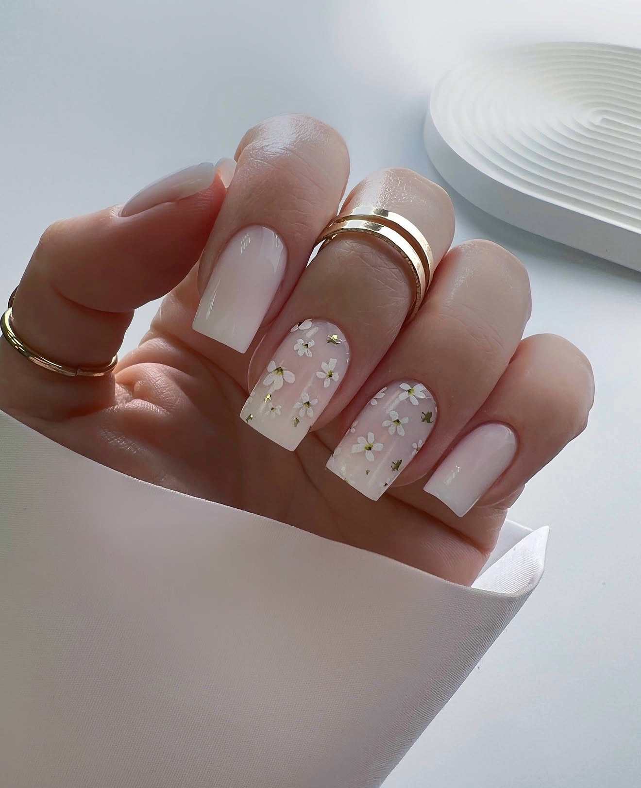 Delicate Daisy French Tip Square Nails