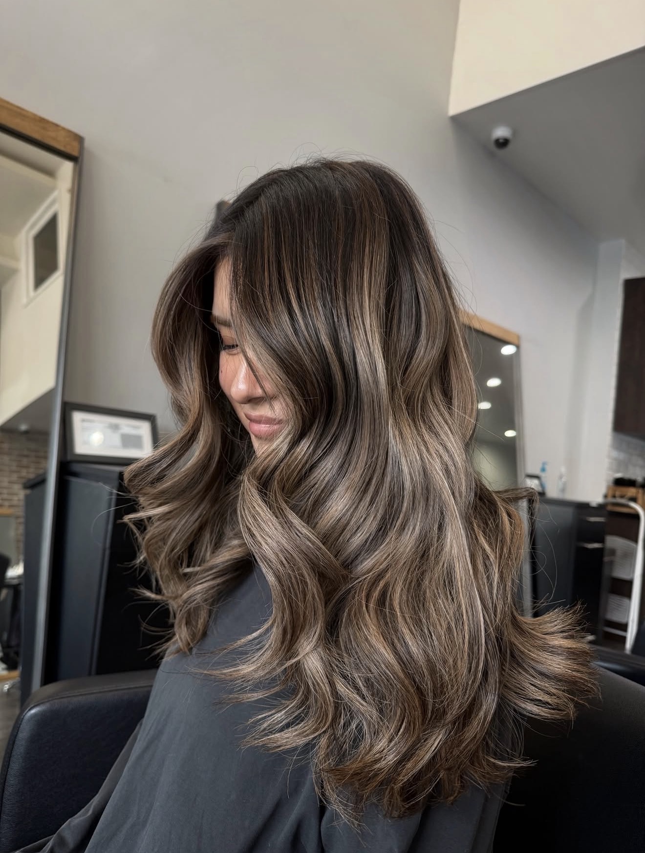 Dimensional Bronde Balayage With Loose Waves