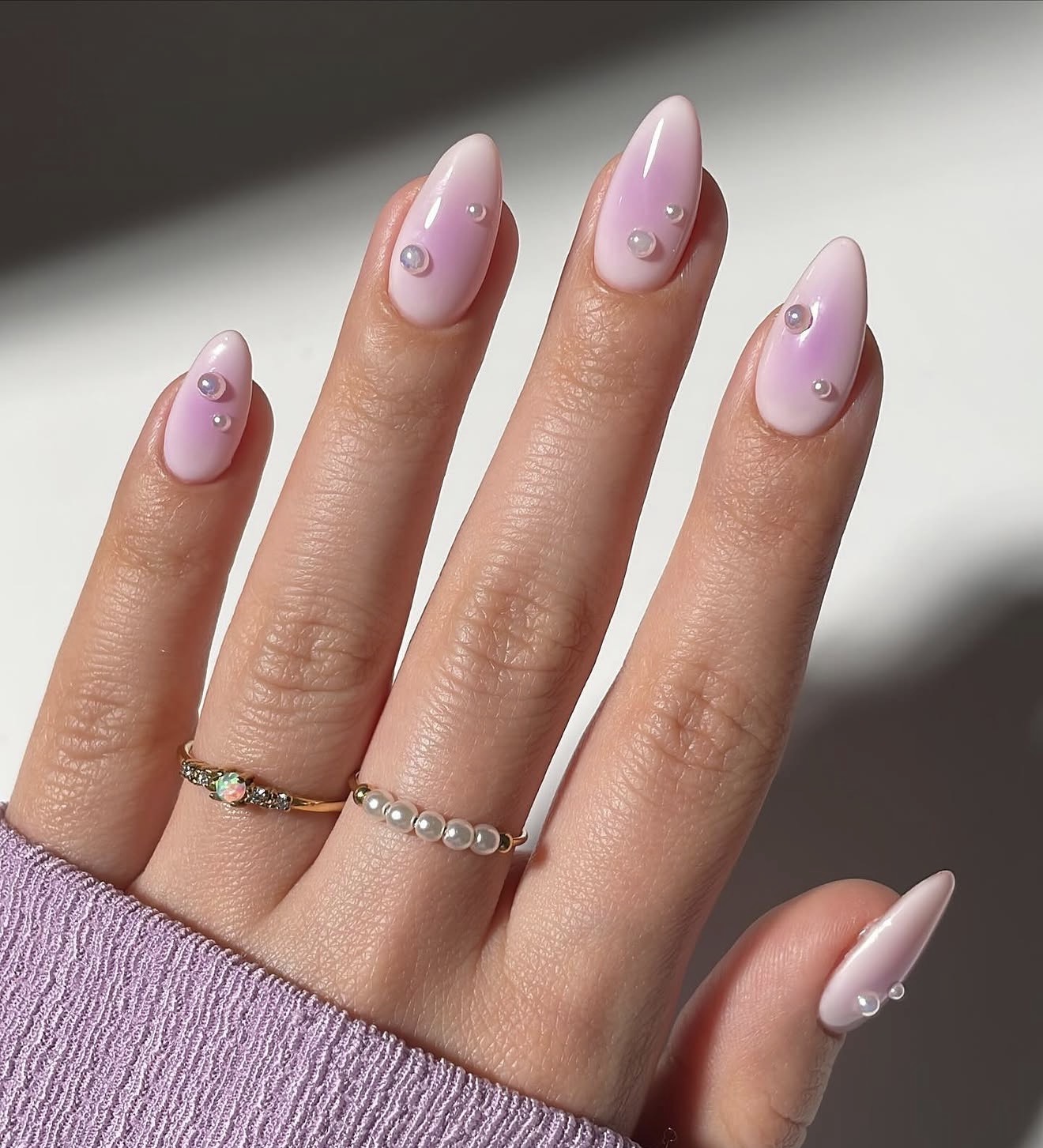 Dreamy Aura Pearl Almond Nails