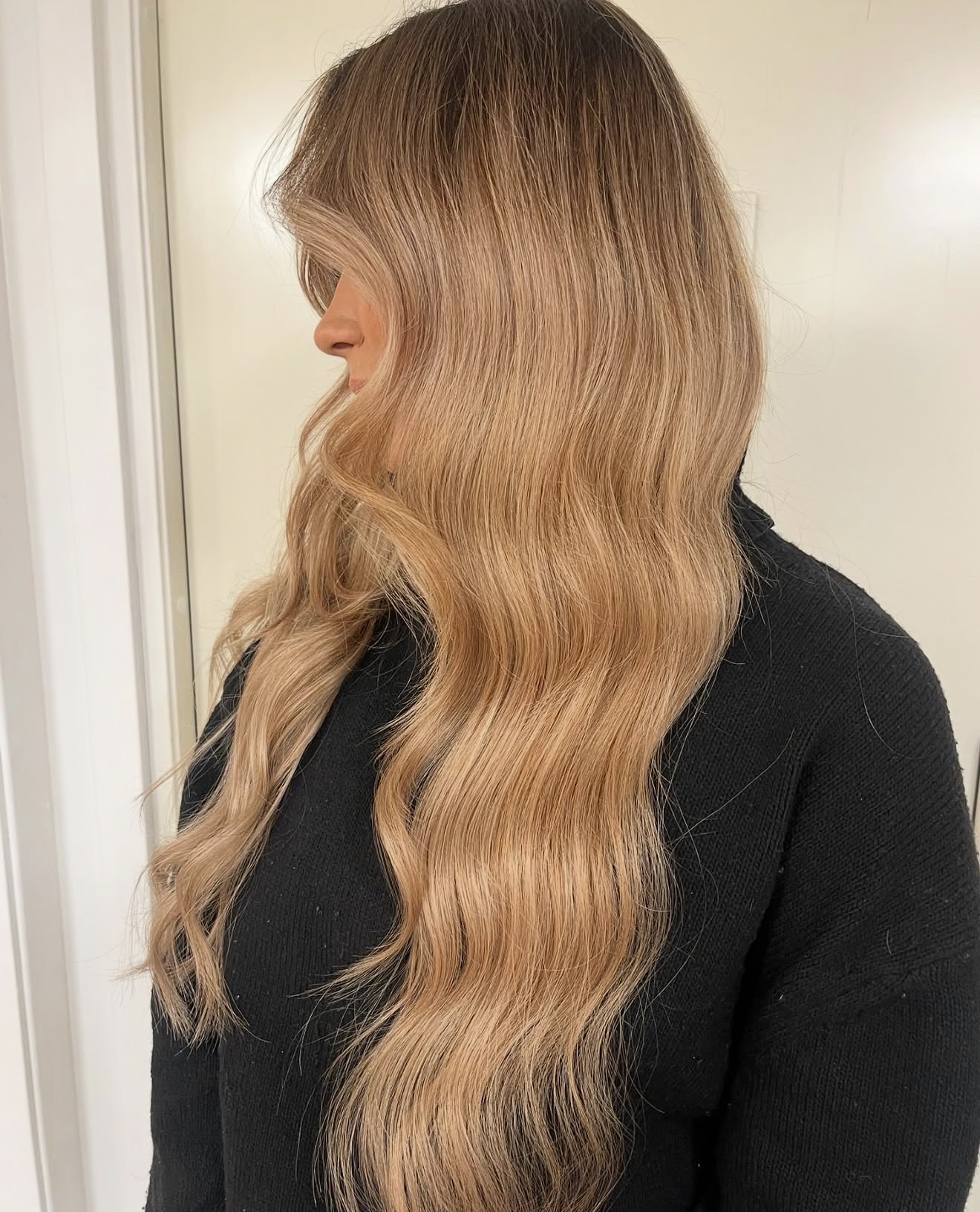 Effortless Honey Blonde Waves With Face Framing