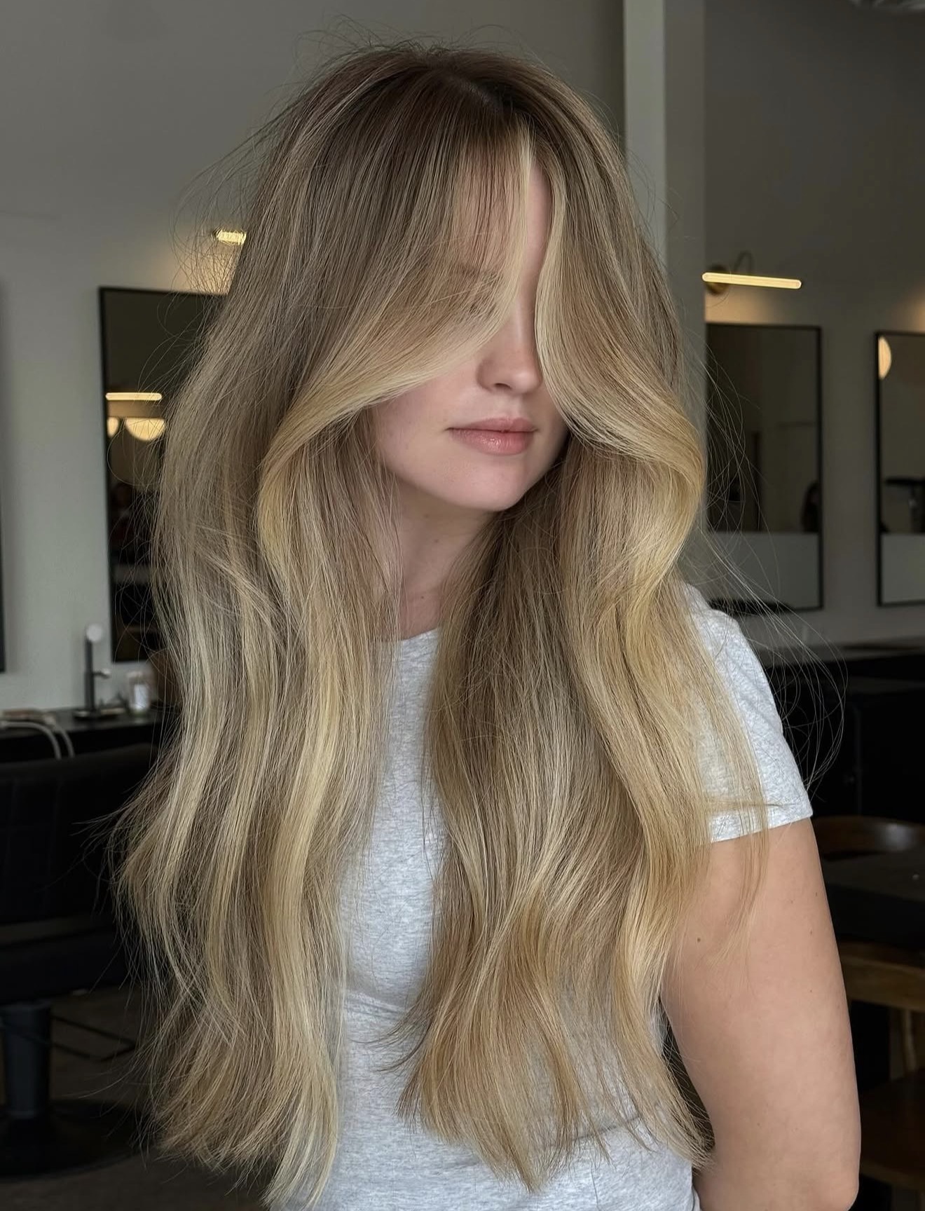 Effortless Honey Blonde Waves With Face-Framing Bangs