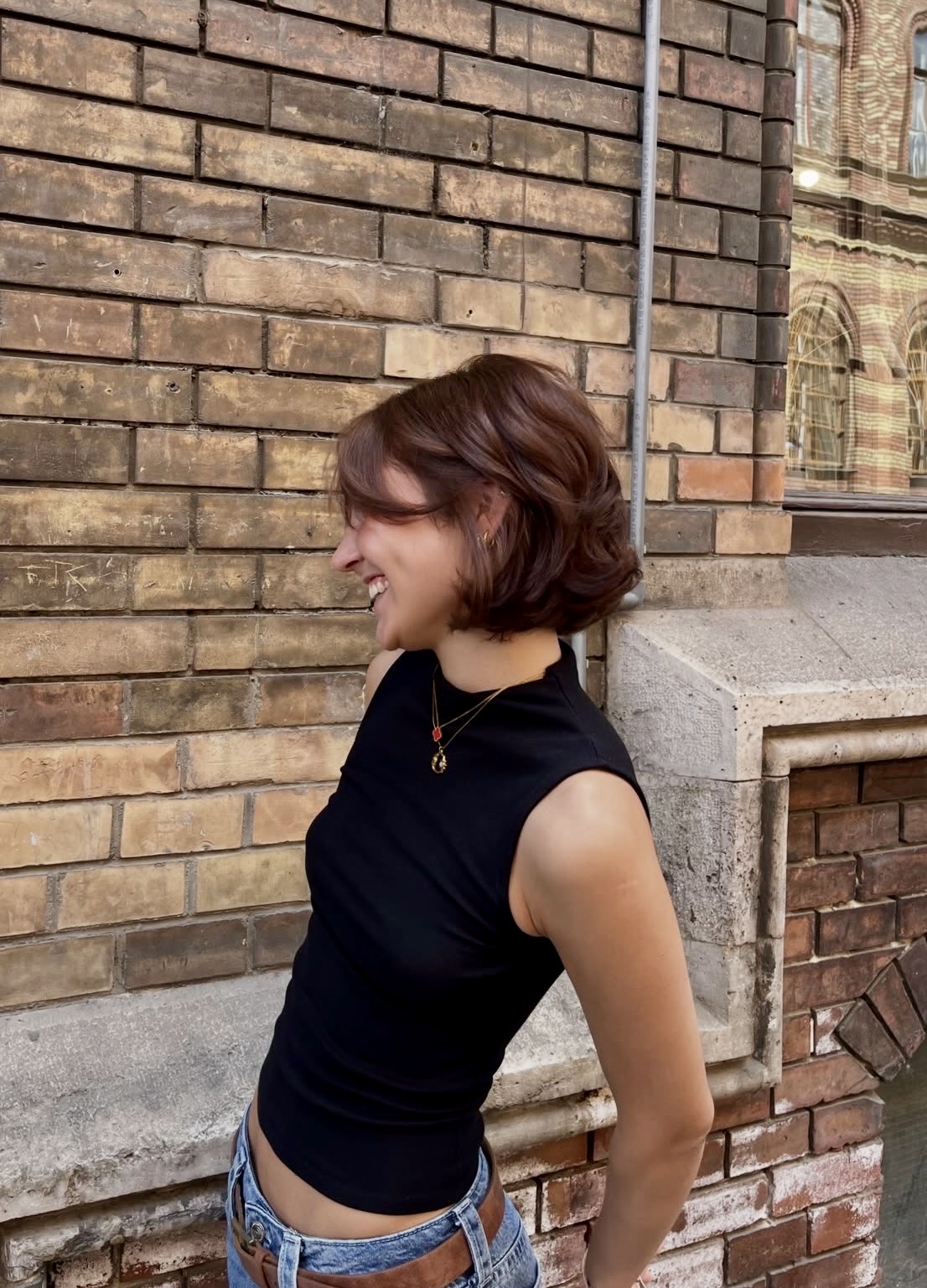 Effortless Layered Brunette Bob With Subtle Waves
