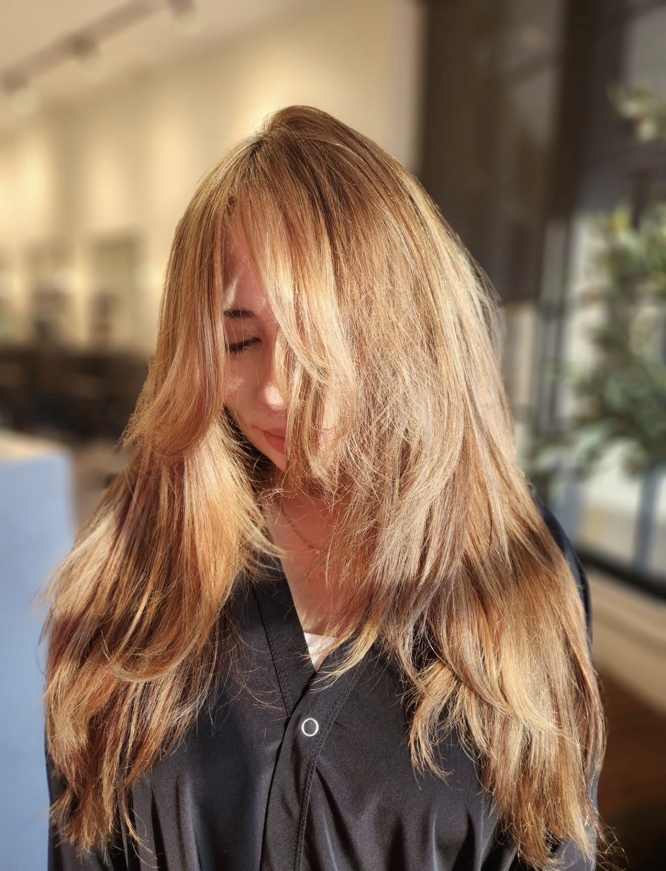 Effortless Strawberry Blonde Layers With Face-Framing Bangs