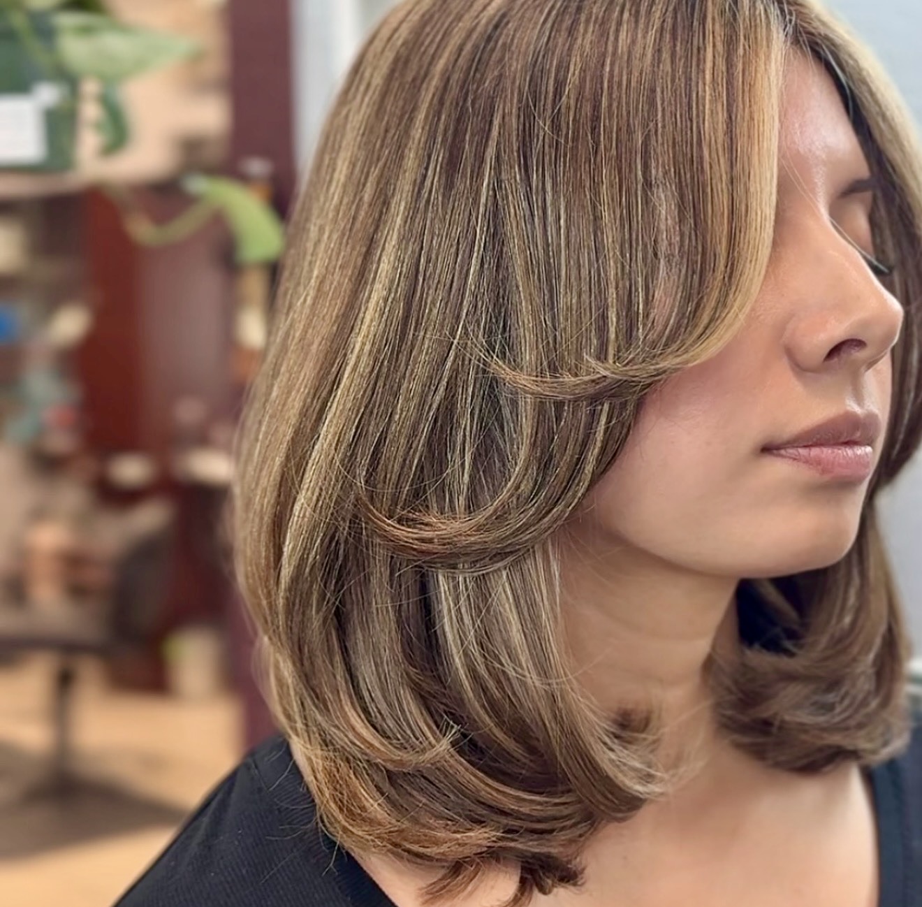 Face-Framing Layers On Honey Bronde Bob
