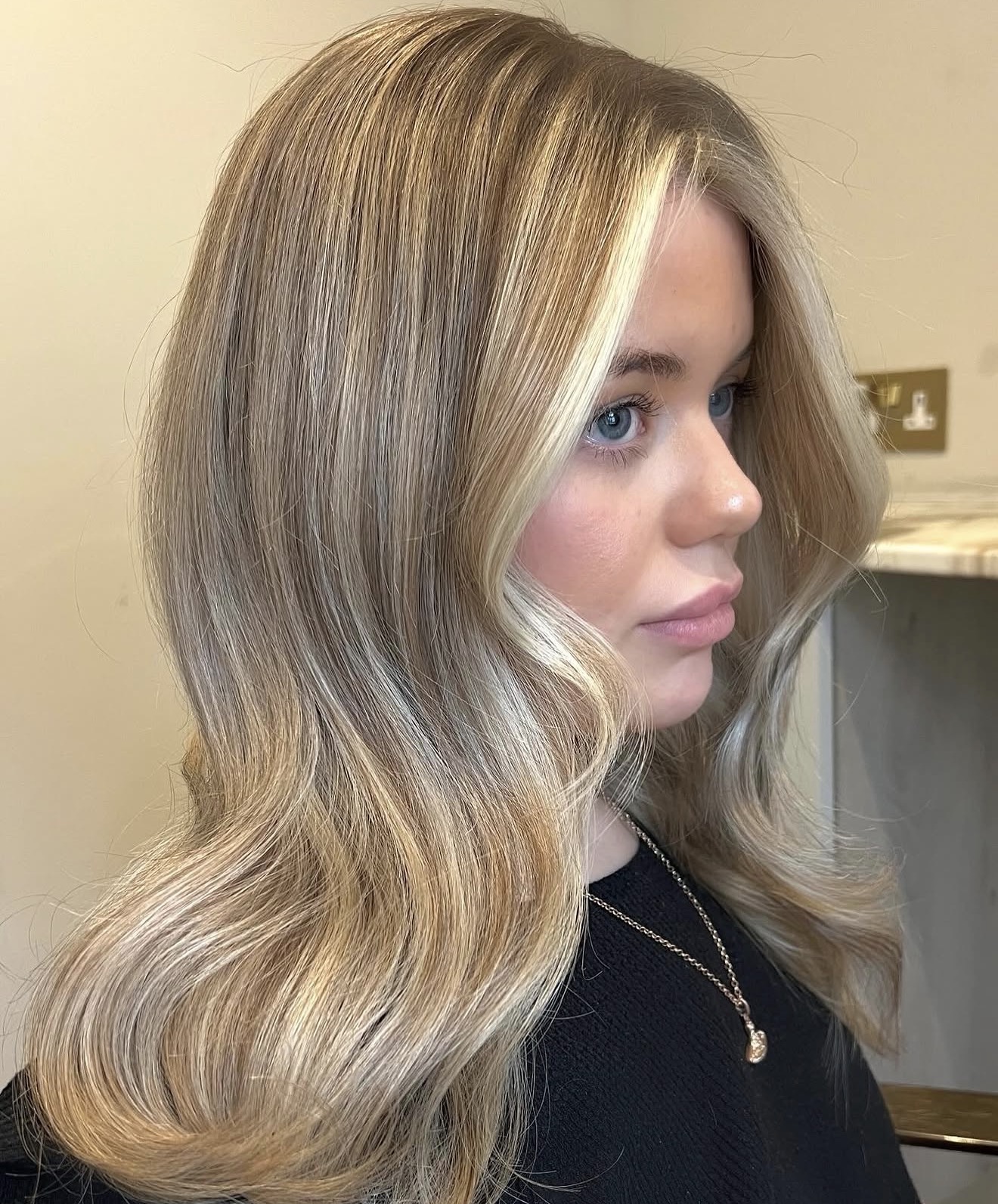 Glamorous Honey Blonde Waves With Face Framing