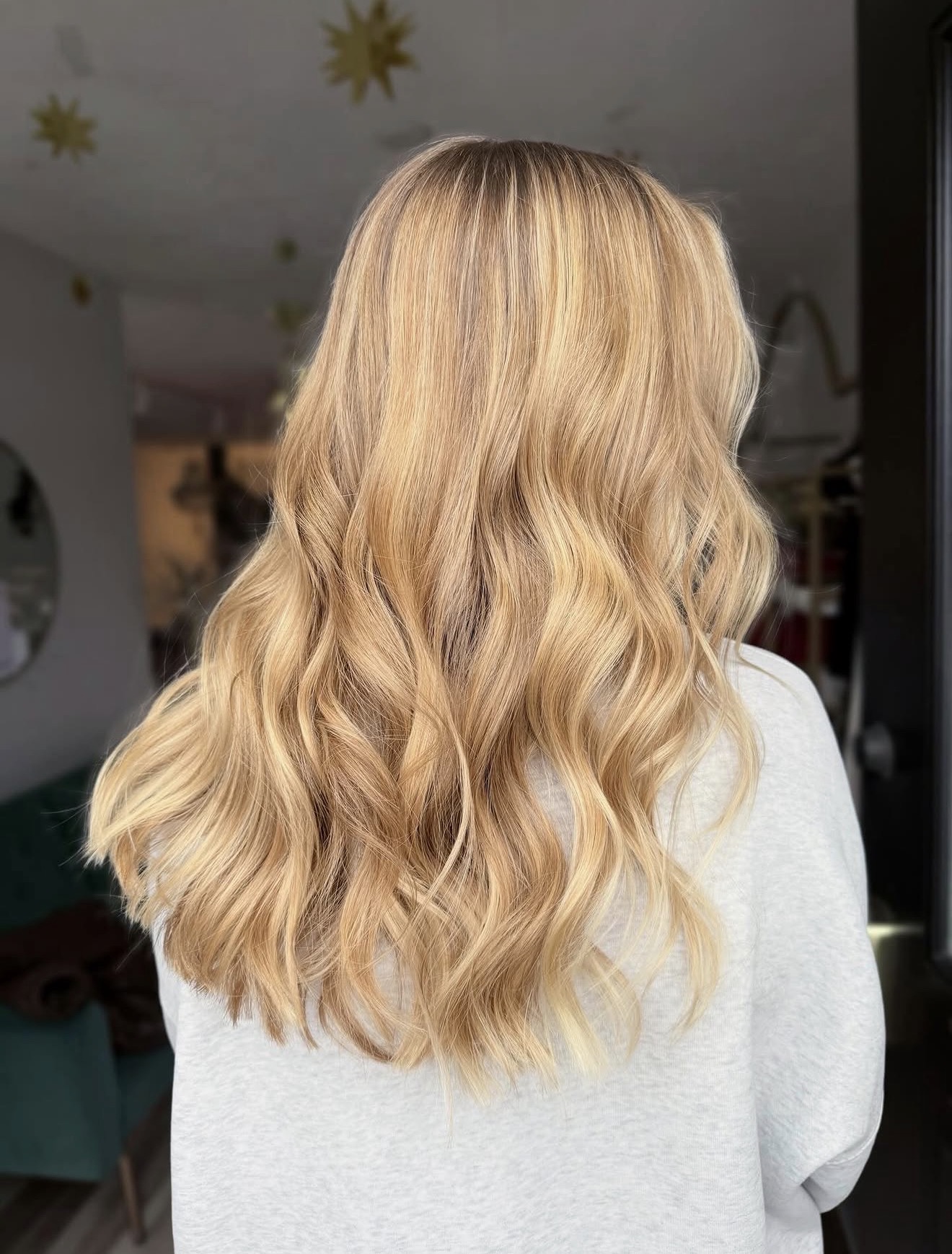Golden Honey Blonde Waves With Lived-In Color