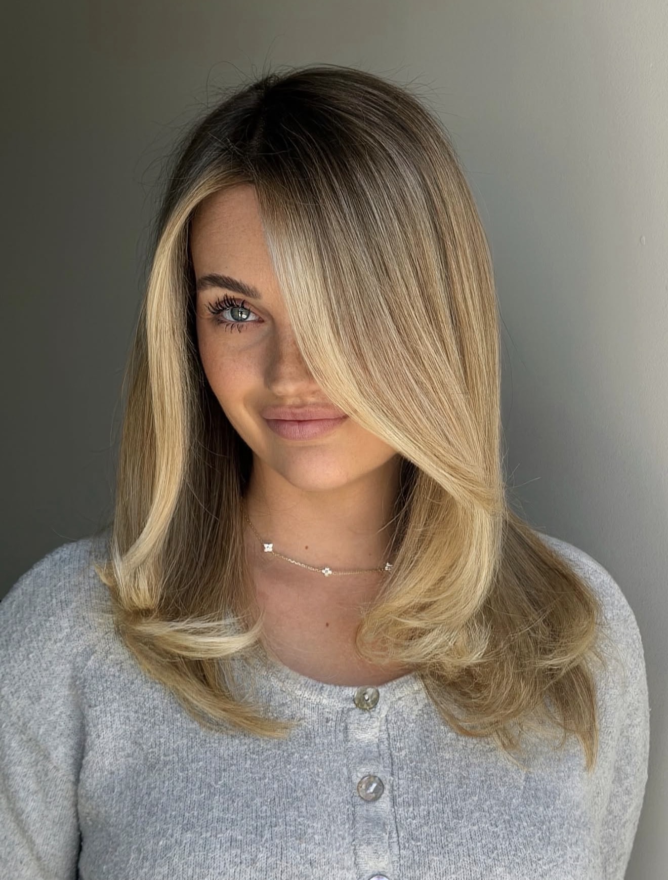 Honey Blonde Hair With Face-Framing Layers