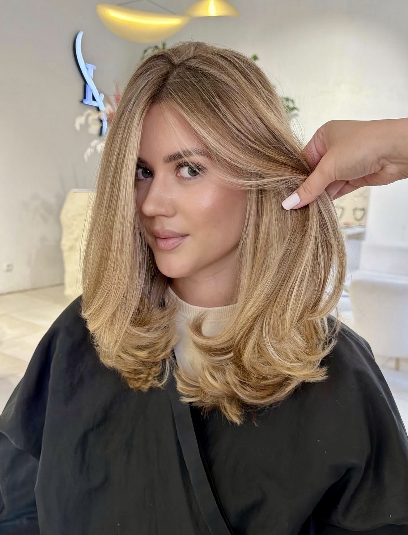 Honey Blonde Layers With Face-Framing Bounce