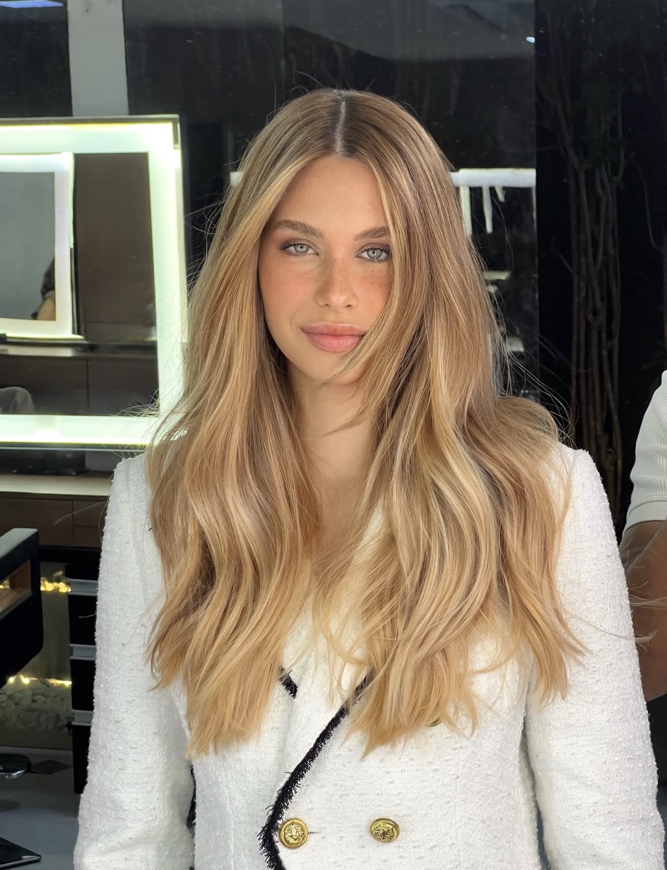 Honey Blonde Waves With Face-Framing Layers