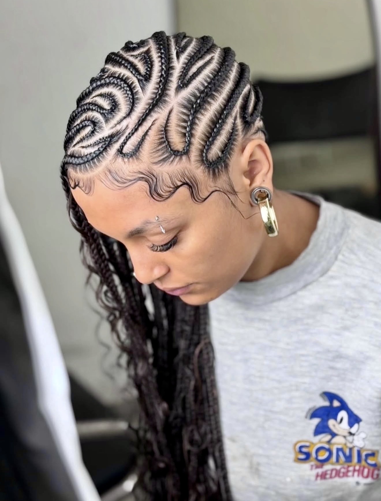 Intricate Feed-In Braids With Defined Edges