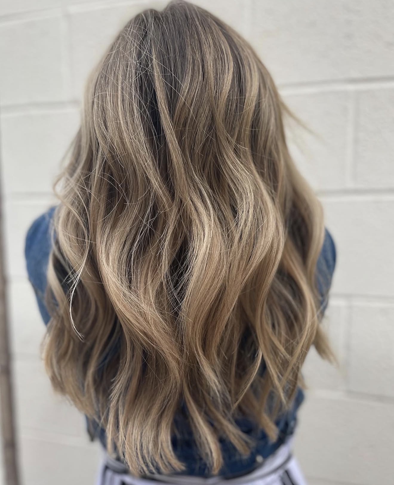 Lived-In Dirty Blonde Waves With a Subtle Shadow Root