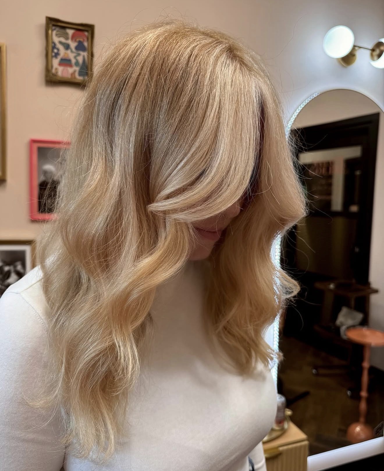 Loose Strawberry Blonde Waves With Face-Framing Layers