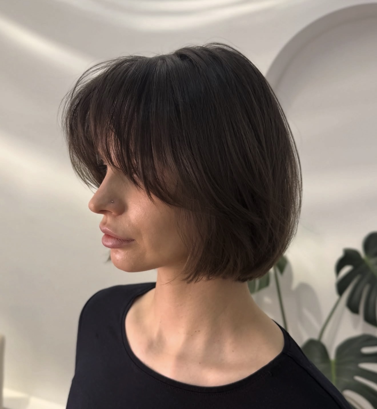 Modern Collarbone Bob With Soft Face-Framing Bangs