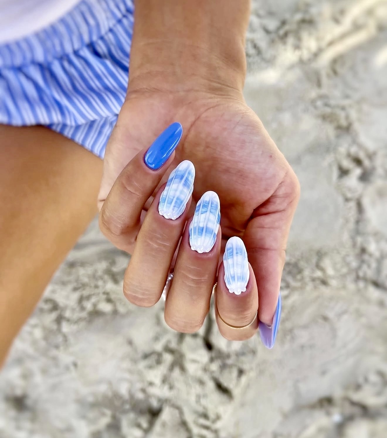 Ocean Aura Shell Drip Nails