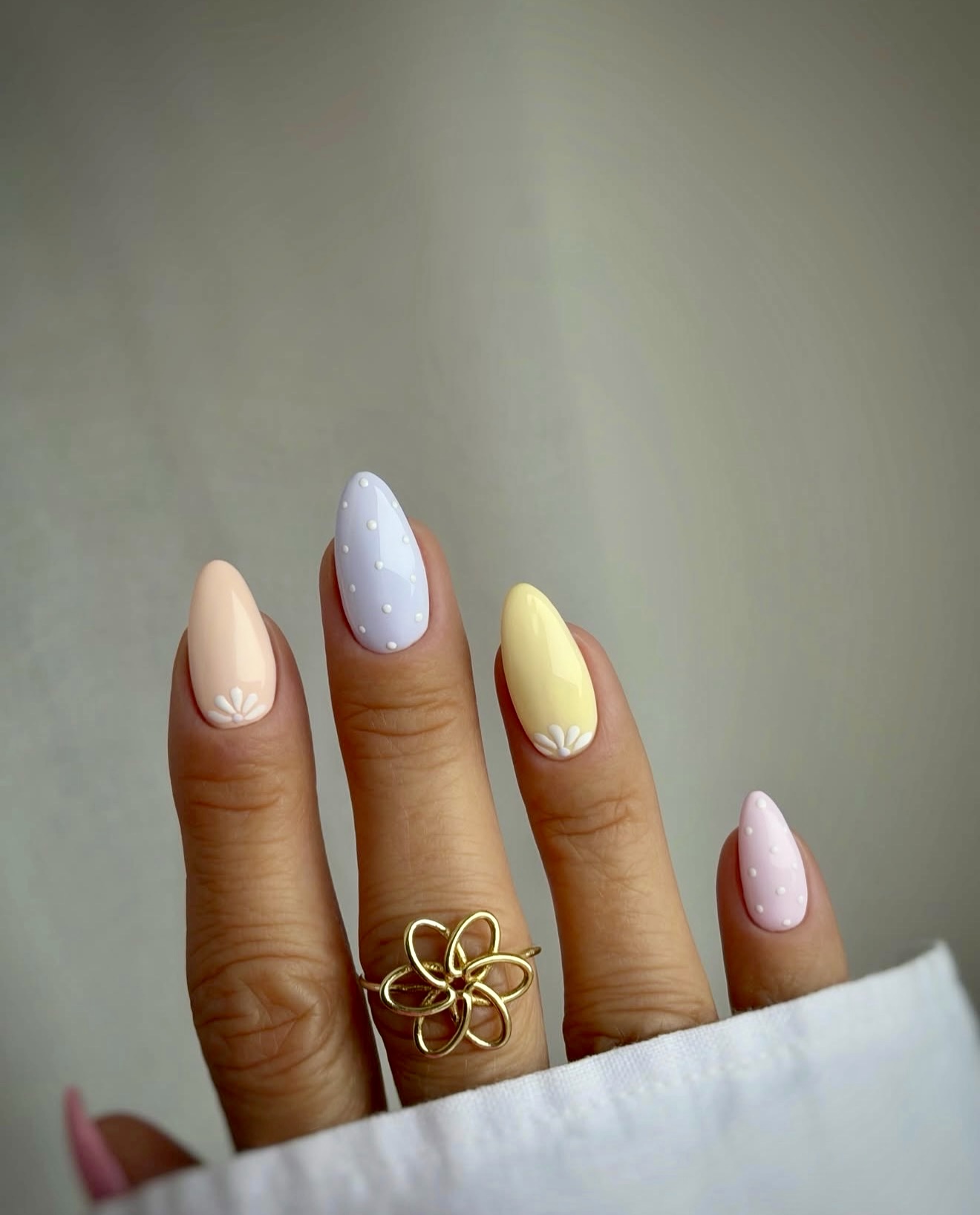 Pastel Daisy Dot Almond Nails