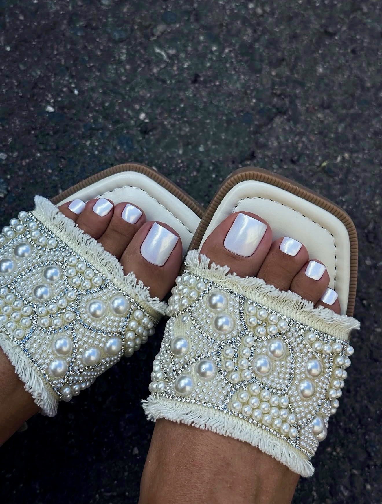 Shimmering Pearl White Pearlescent Pedicure