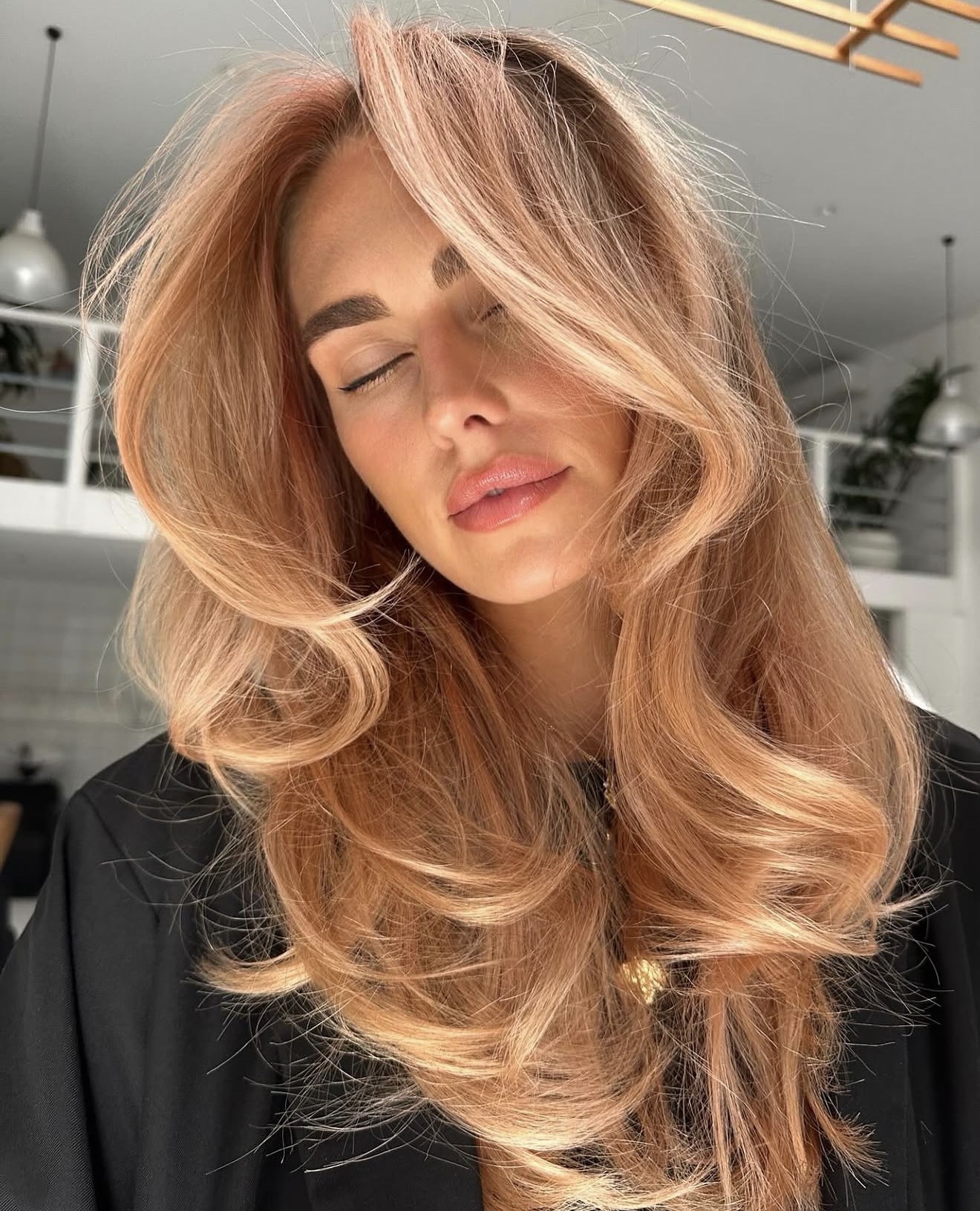 Shimmering Strawberry Blonde Waves With Face-Framing Layers