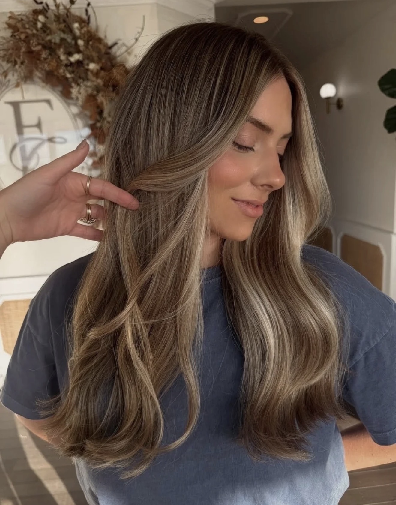 Soft Bronde Money Piece With Loose Waves