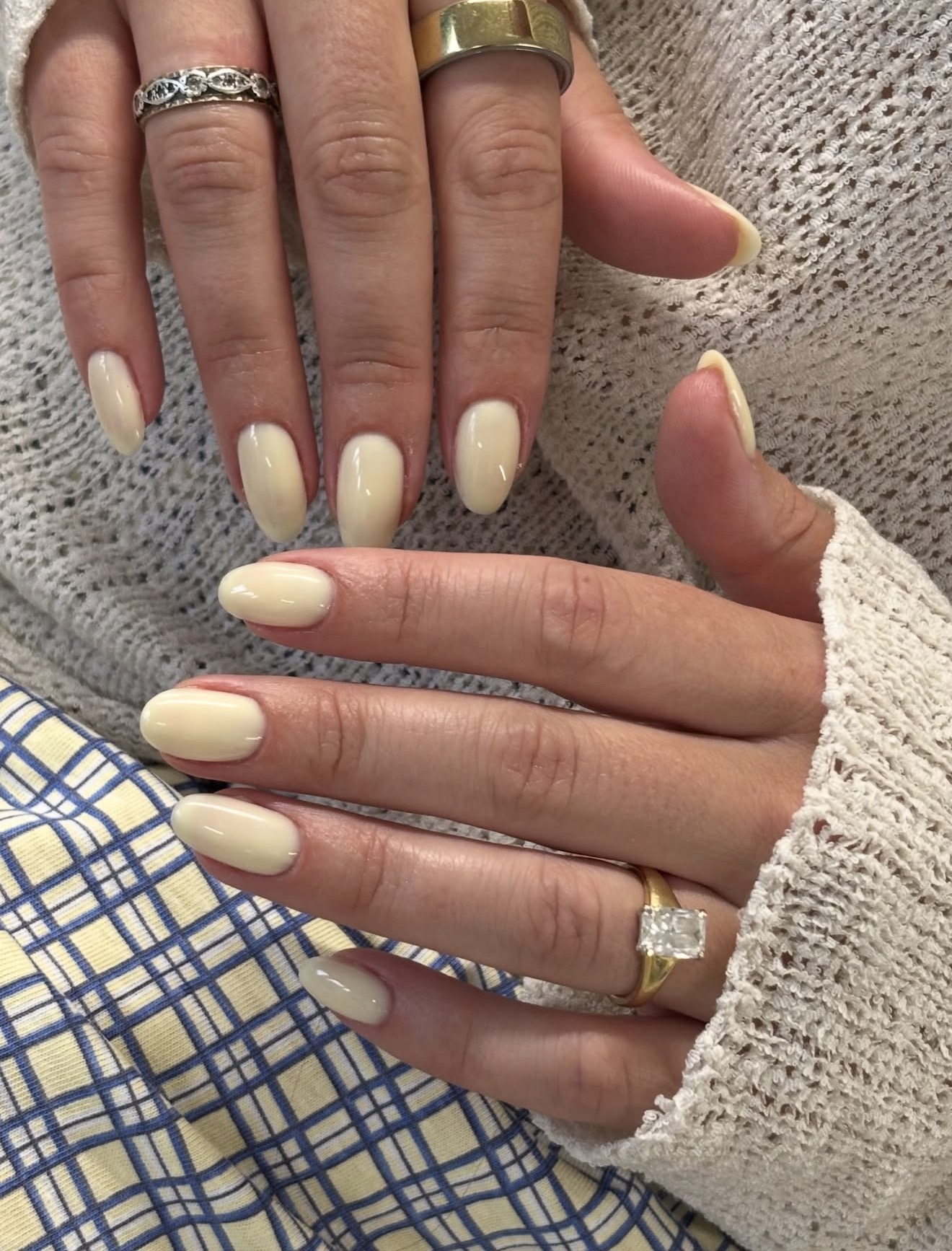 Soft Butter Yellow Oval Glossy Nails