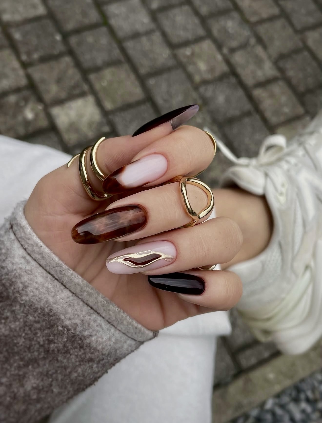 Sophisticated Tortoiseshell and Black Almond Nails