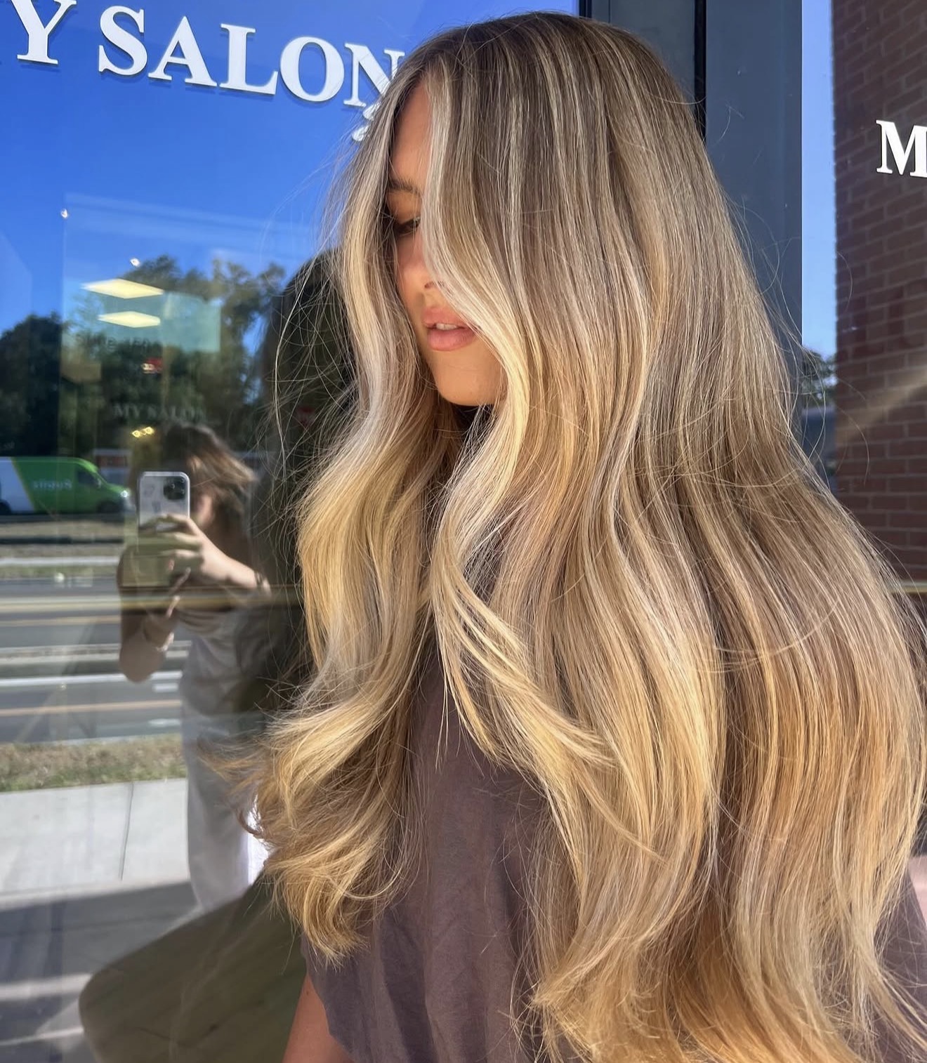 Sun-Kissed Honey Blonde Balayage With Beachy Waves