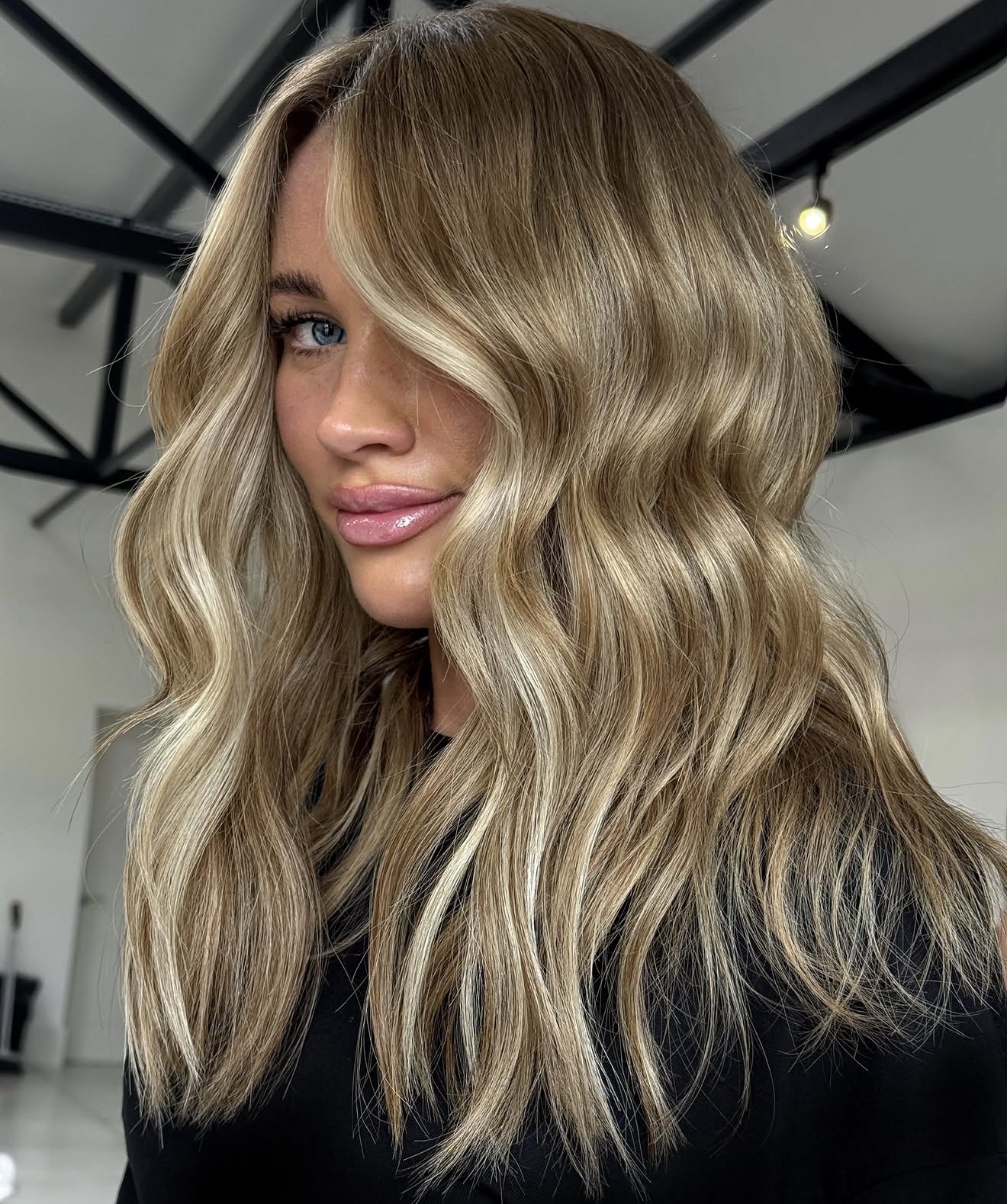 Sun-Kissed Honey Blonde Balayage With Beachy Waves
