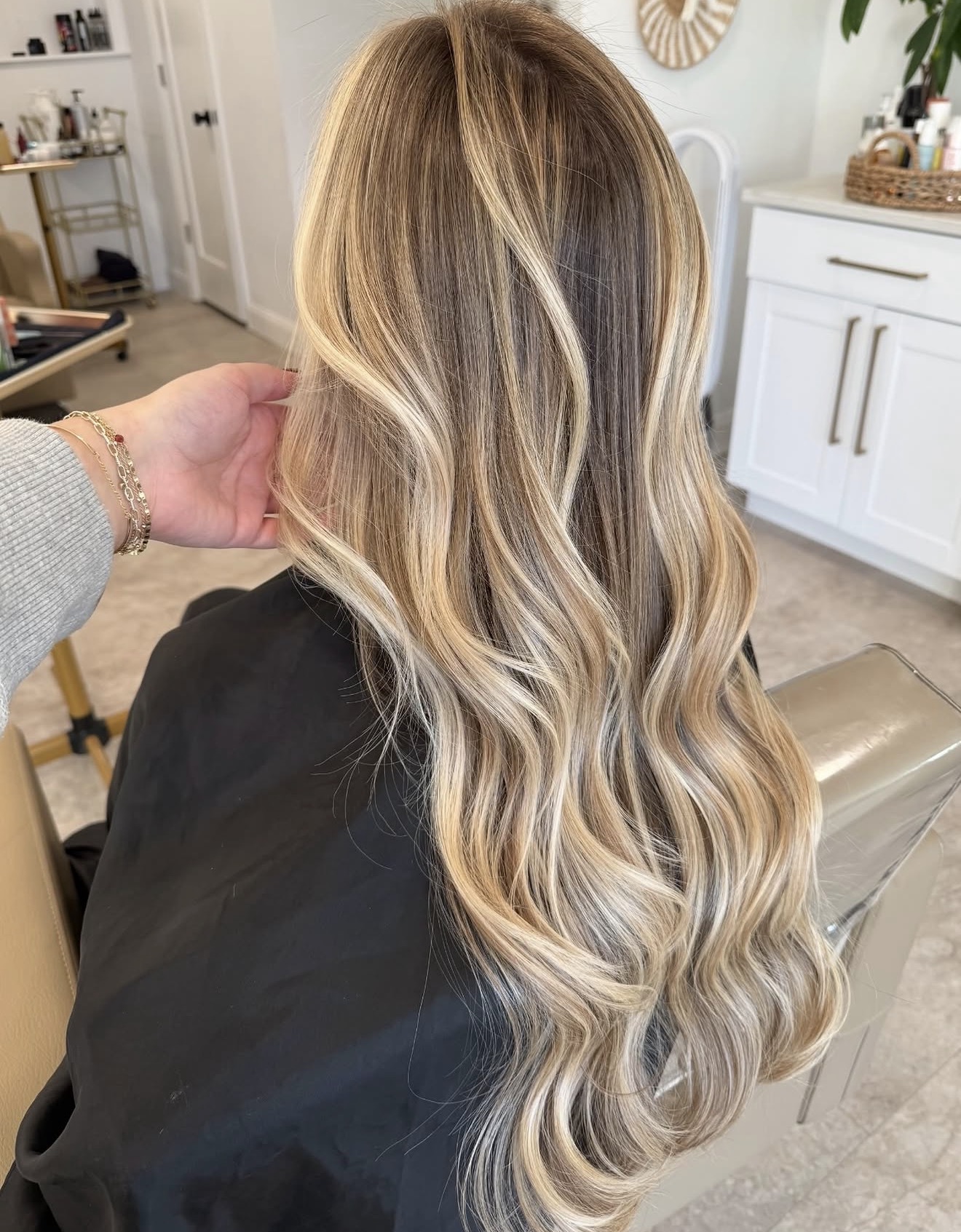 Sun-Kissed Honey Blonde Balayage With Beachy Waves