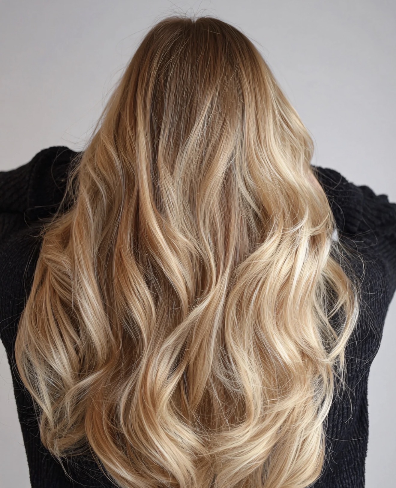 Sun-Kissed Honey Blonde Beach Waves