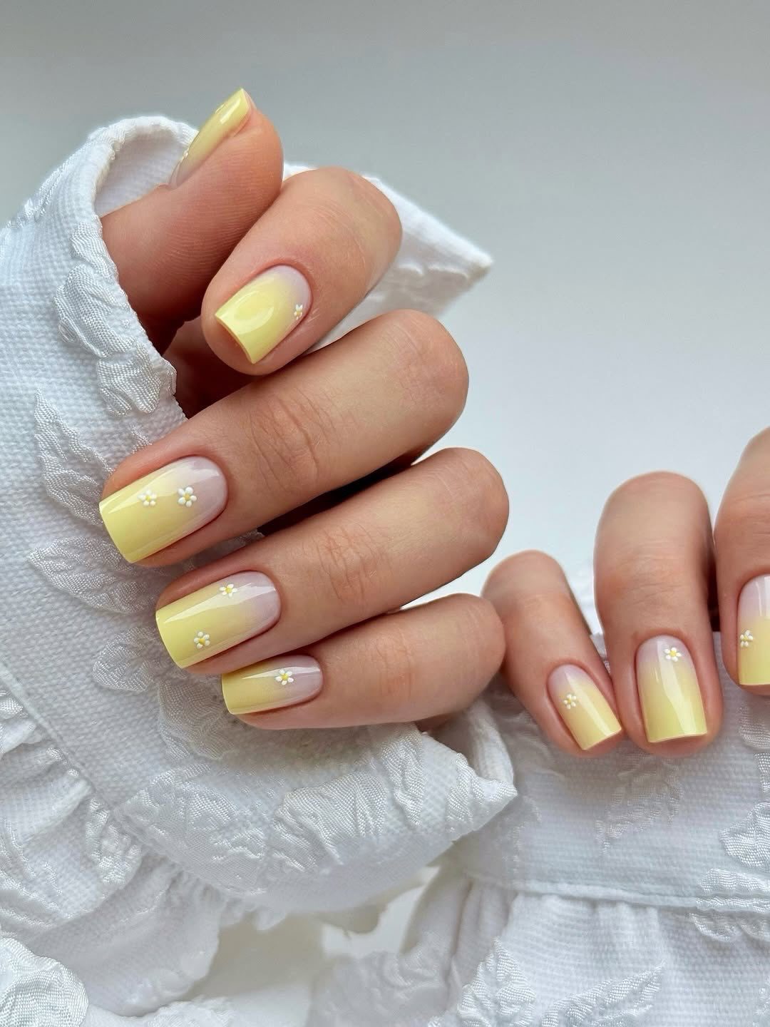 Sweet Yellow Ombre Daisy French Tips