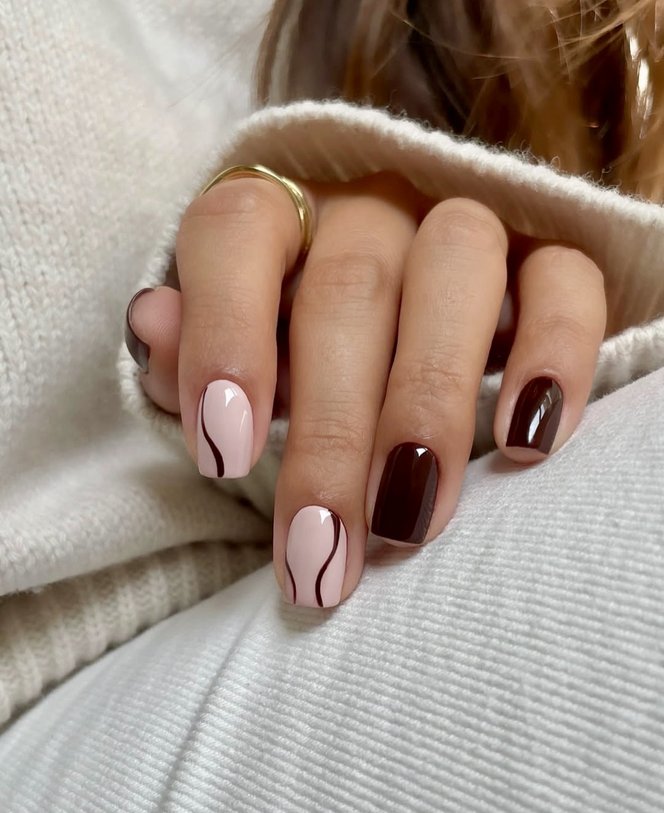 Trendy Abstract Swirl Matte Nails