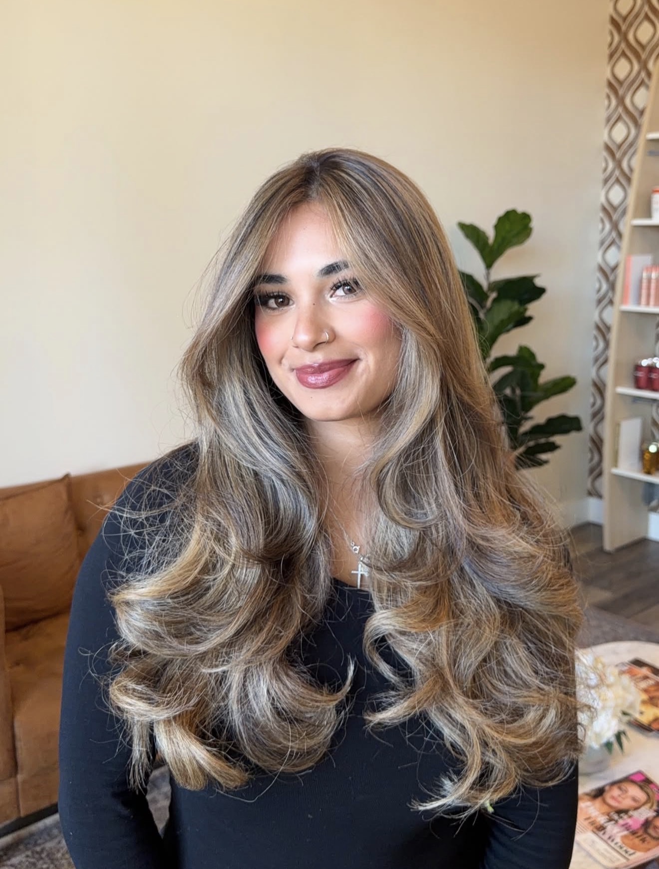 Voluminous Bronde Waves With Face-Framing Highlights